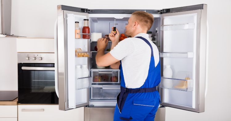 //www.fridgeair.co.za/wp-content/uploads/2017/06/RefrigeratorRepair.jpg